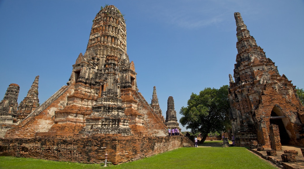 Ayuthaya som inkluderar ett tempel eller plats för dyrkan och historisk arkitektur