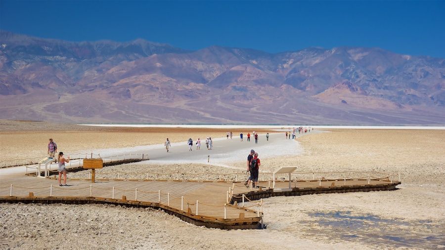 Badwater caratteristiche di vista del deserto, vista e escursioni o camminate
