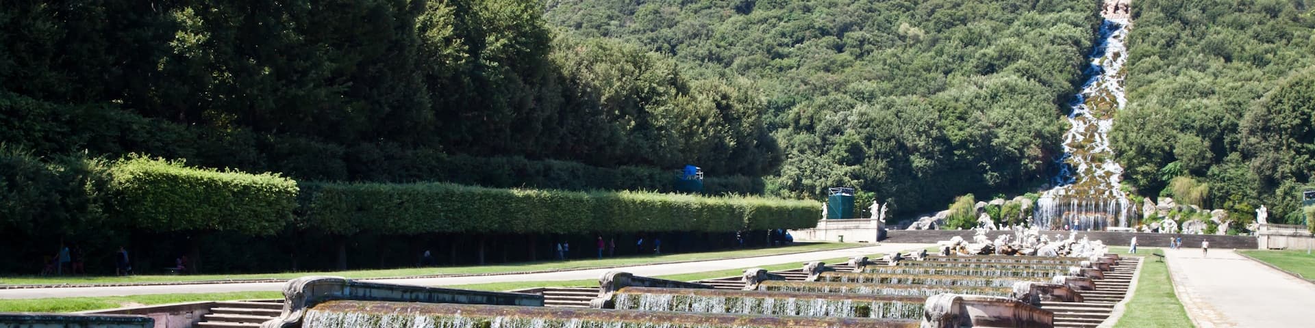 Caserta mettant en vedette jardin et fontaine