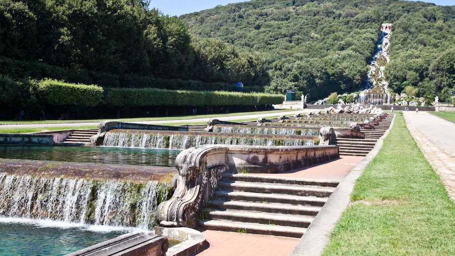 Caserta presenterar en fontän och en park