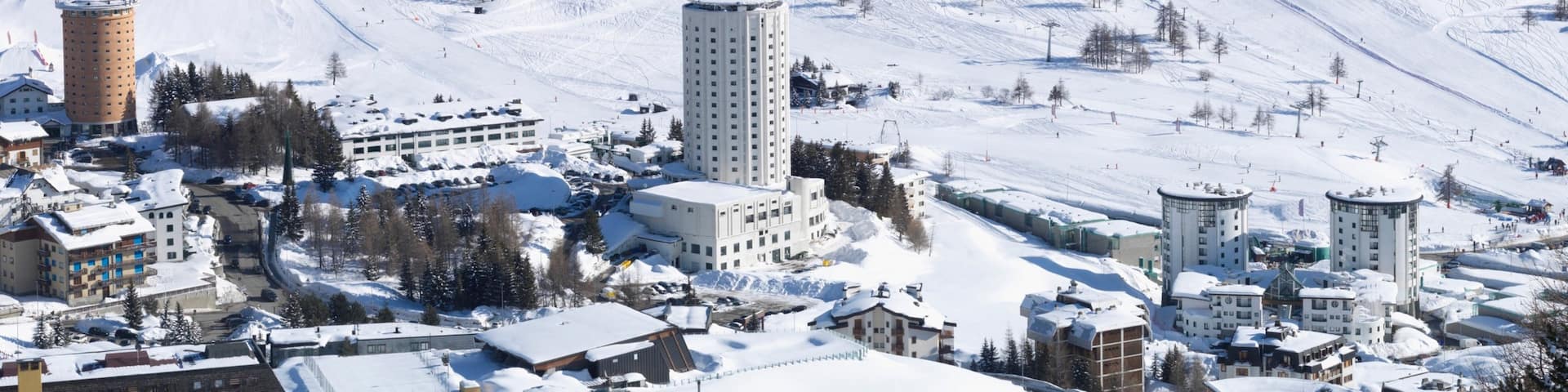 Sestriere mit einem Schnee, Landschaften und Berge