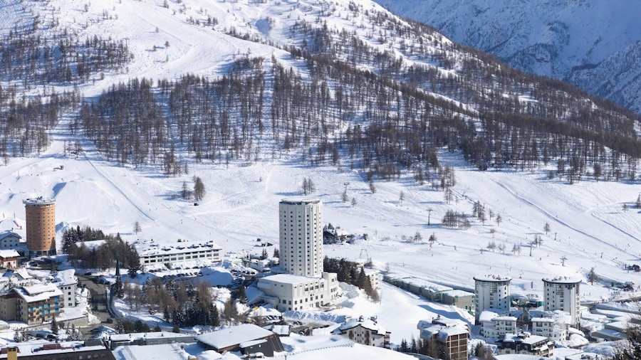 Sestriere featuring landscape views, snow and mountains