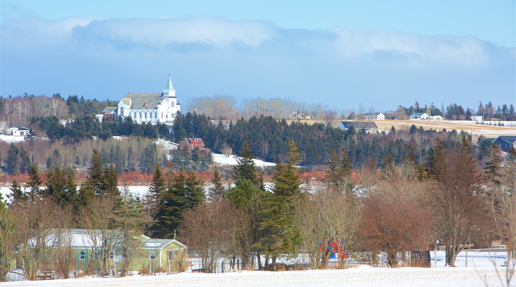 Prince Edward Island showing a small town or village and landscape views