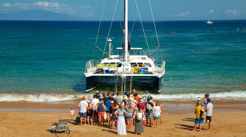 Molokini featuring general coastal views, boating and a beach