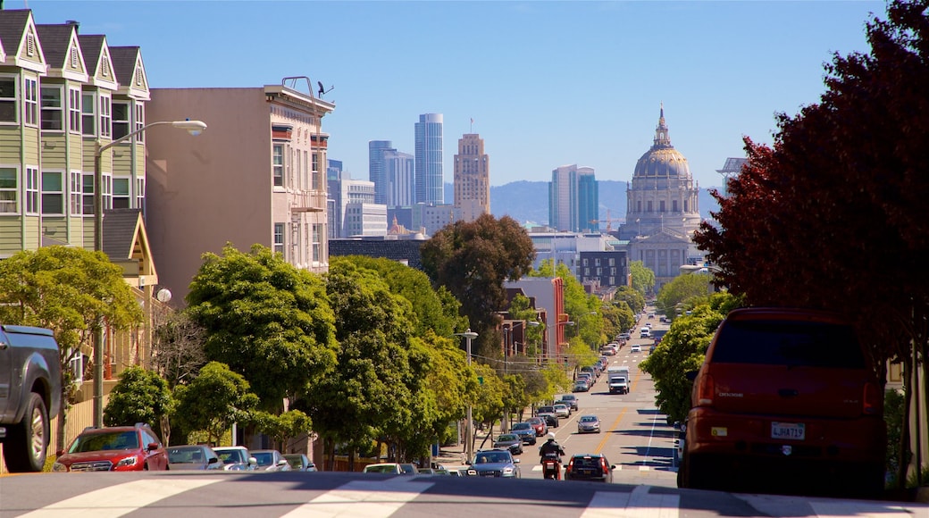 Alamo Square ซึ่งรวมถึง อาคารสูง และ เมือง