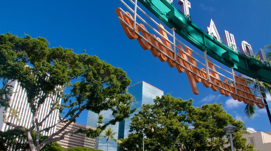 Aloha Tower Marketplace which includes signage and a city