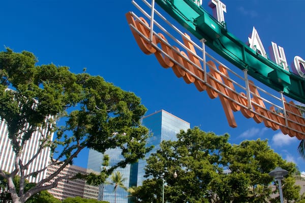 Aloha Tower Marketplace das einen Beschilderung und Stadt