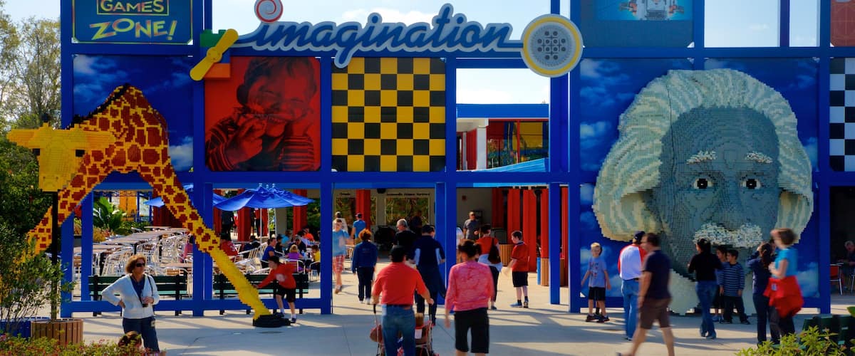 Legoland Florida bevat attracties en ook een klein groepje mensen