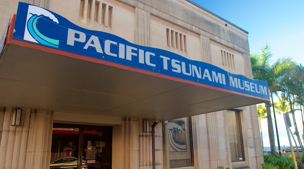 Pacific Tsunami Museum mostrando señalización