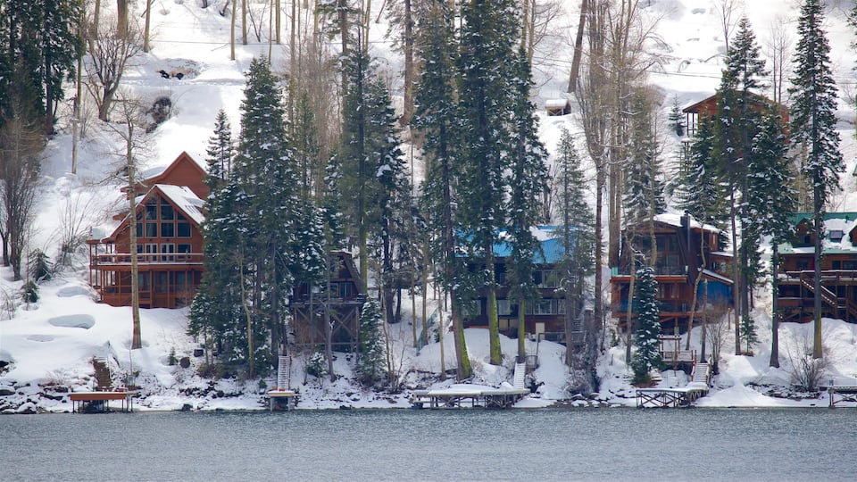 Truckee showing snow, a river or creek and a small town or village