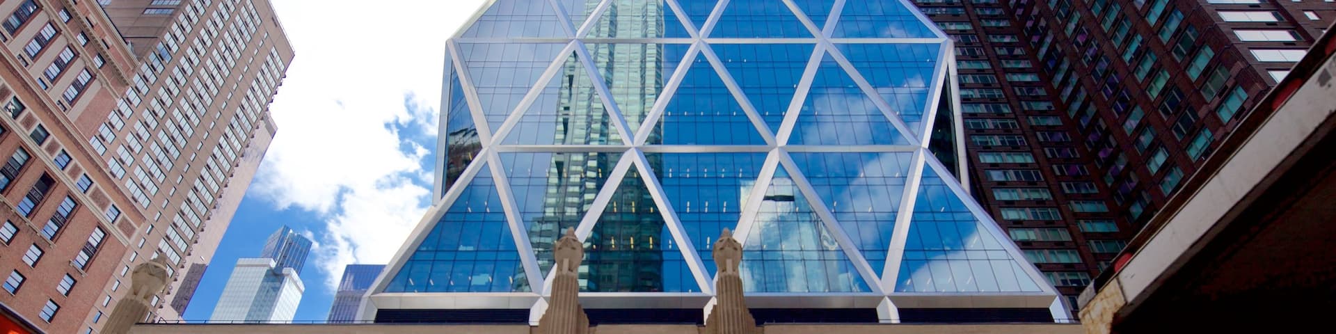 Hearst Tower que incluye una ciudad, un rascacielos y arquitectura moderna