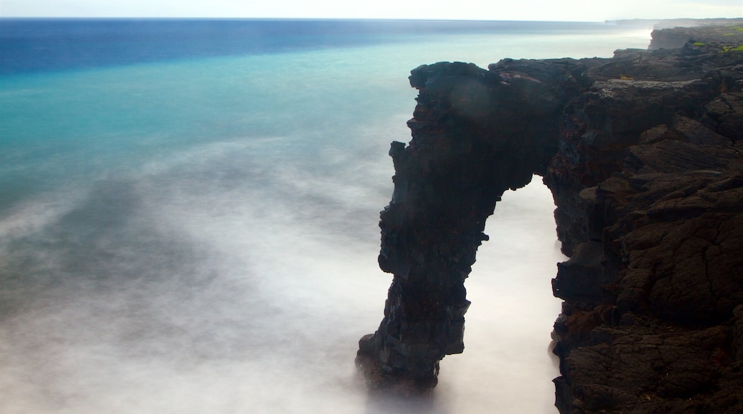 Holei Sea Arch どの含み 岩の多い海岸線 と 海岸線の眺め