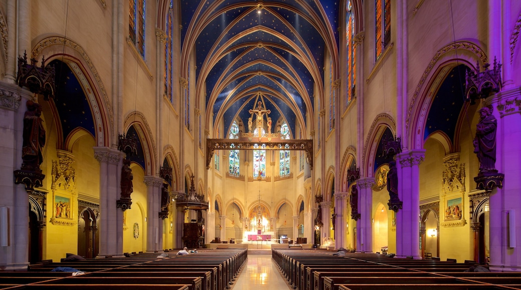 Nueva York ofreciendo una iglesia o catedral, vistas interiores y elementos del patrimonio