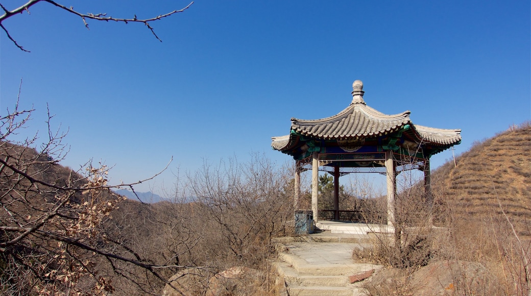 Jinshanling Great Wall which includes tranquil scenes and heritage elements