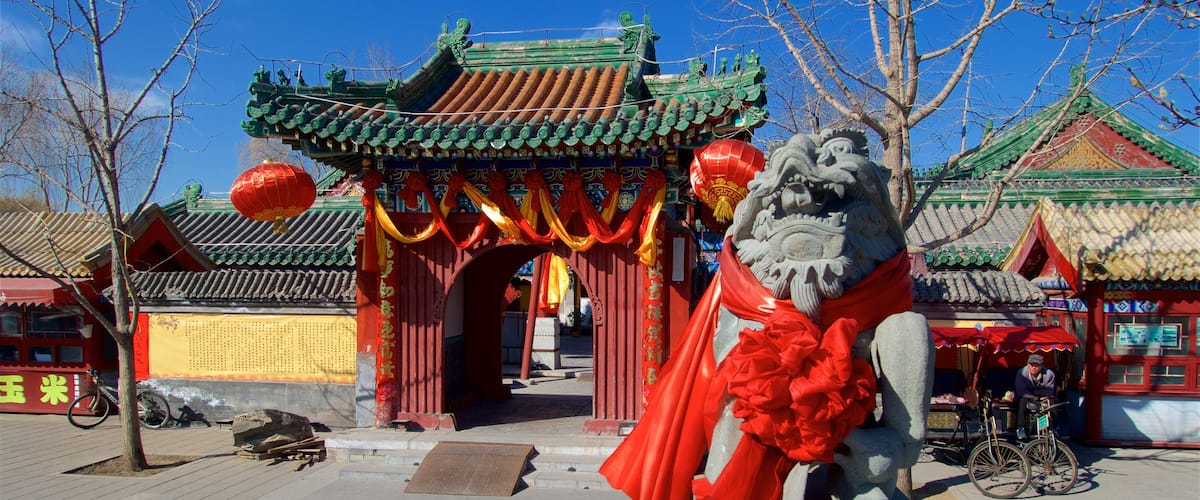 Dongcheng - Wangfujing which includes a statue or sculpture and heritage elements