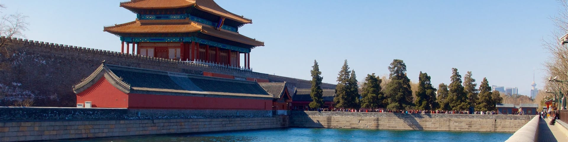 Houhai Lake which includes heritage elements and a lake or waterhole