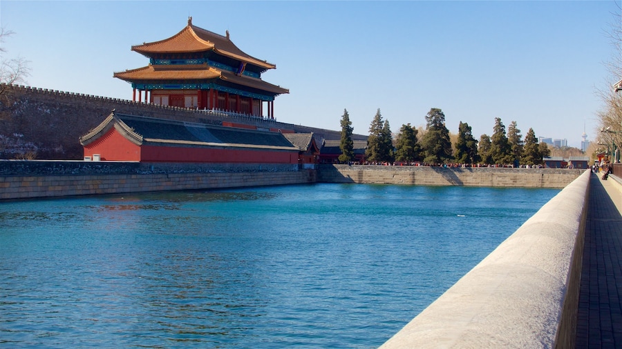 Houhai Lake featuring a lake or waterhole and heritage elements