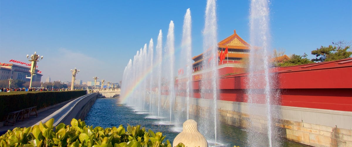 Forbidden City featuring a fountain
