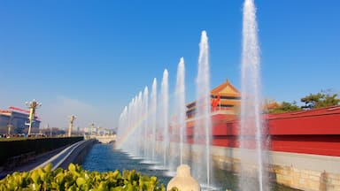 Forbidden City showing a fountain