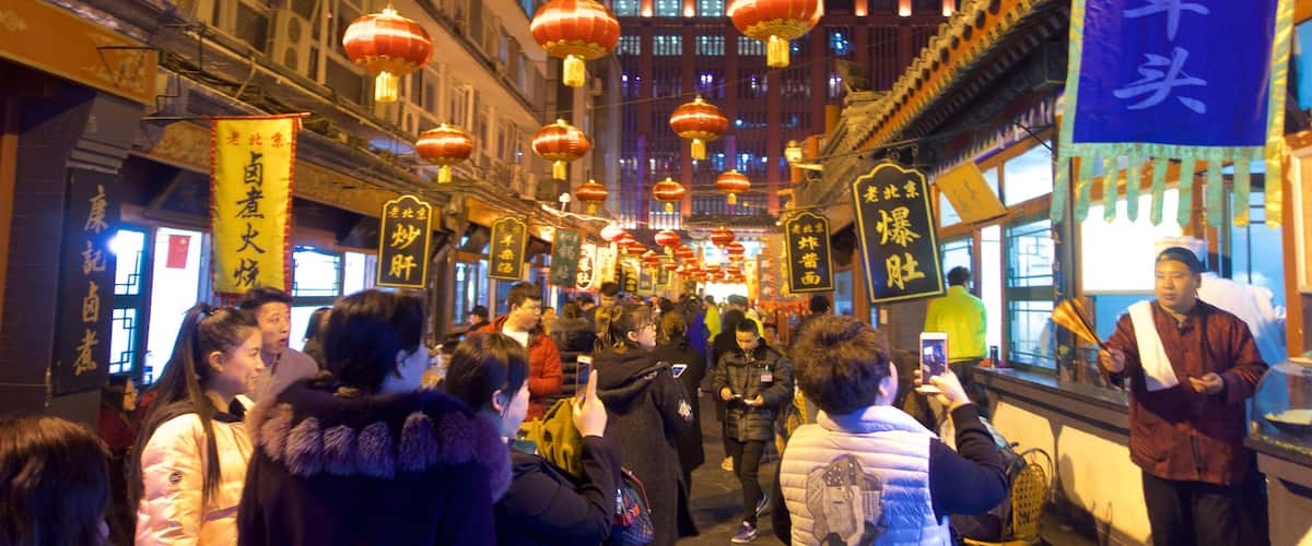 Dong Hua Men Night Market
