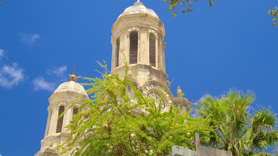 St. John\'s Cathedral mostrando oggetti d\'epoca