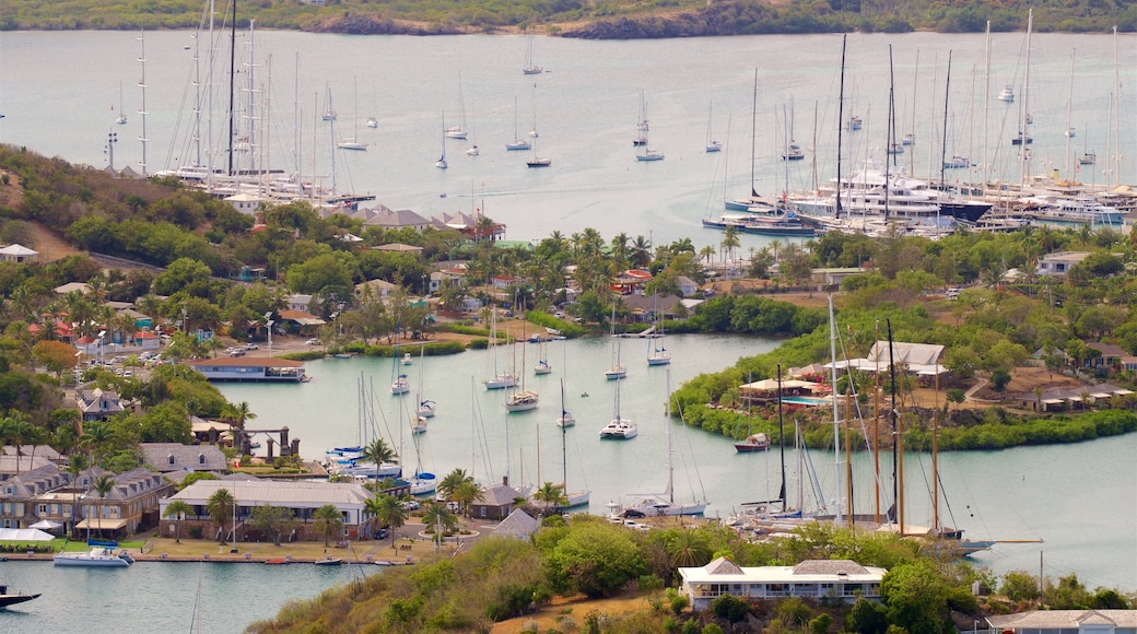 Shirley Heights ofreciendo una ciudad costera y una bahía o puerto