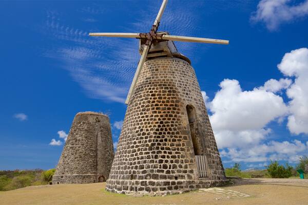 Plantation de canne à sucre Betty\'s Hope mettant en vedette patrimoine historique et moulin à vent