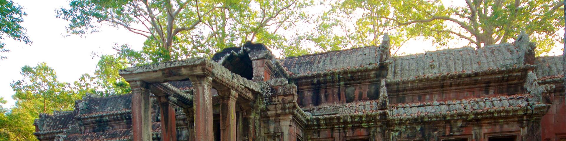 Angkor Wat showing a park, heritage elements and a temple or place of worship