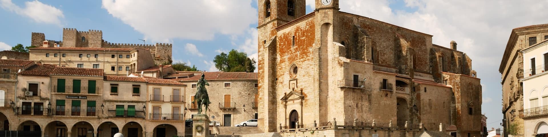 Extremadura which includes heritage elements, a fountain and heritage architecture