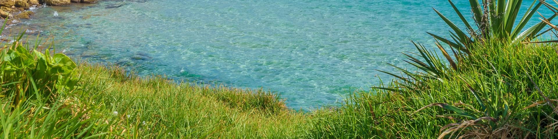 Salou which includes rugged coastline, a coastal town and general coastal views
