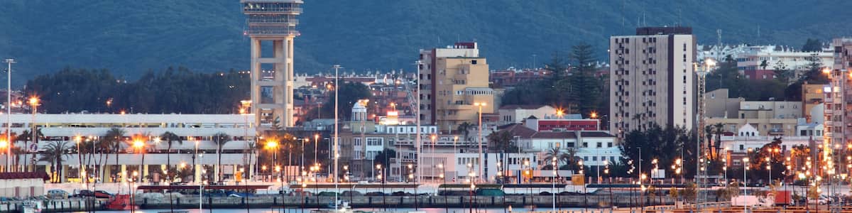 Algeciras welches beinhaltet Berge, Bucht oder Hafen und Stadt