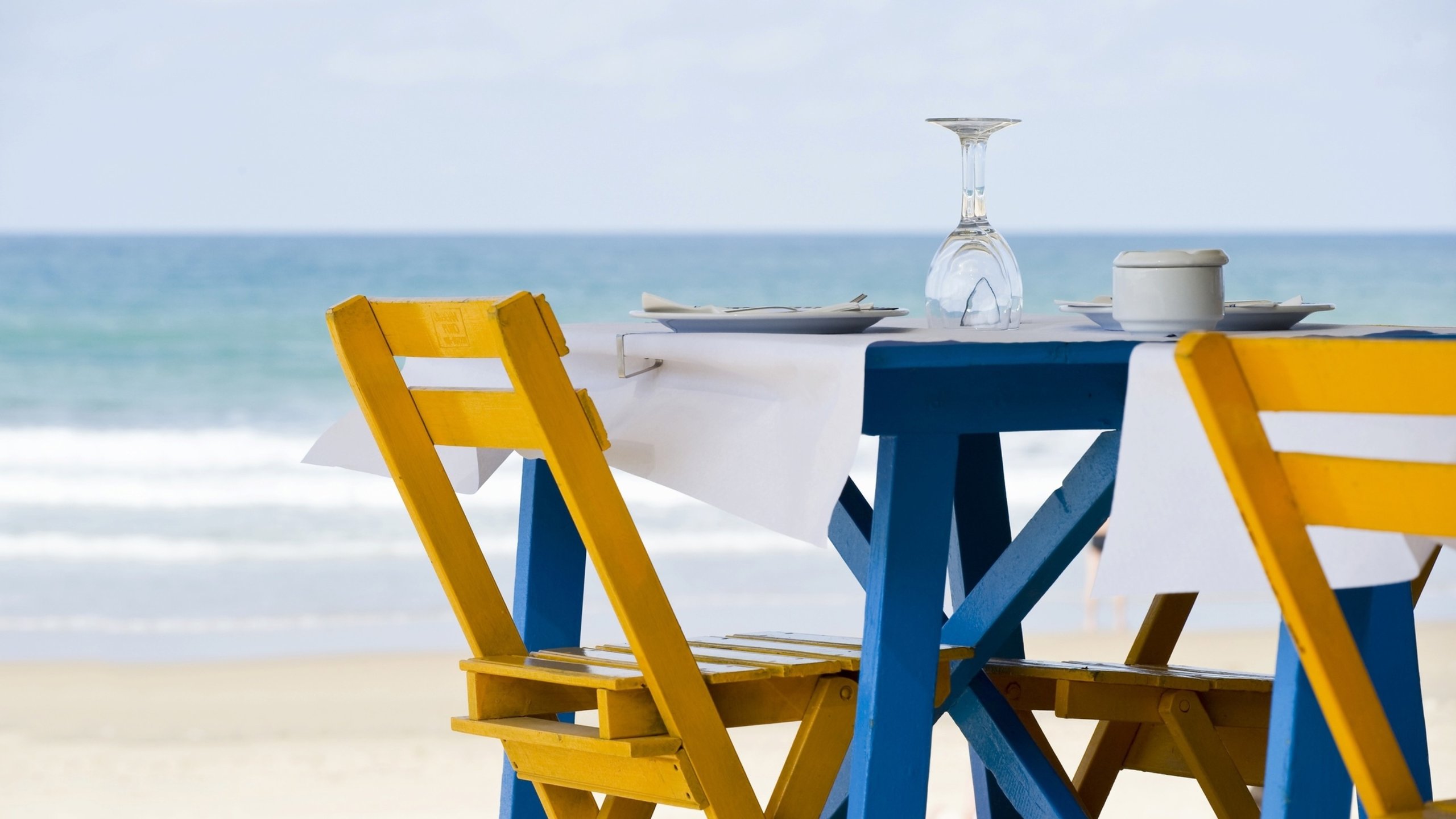 Beach and White Town, Conil De La Frontera. Editorial Stock Photo - Image  of building, blue: 63334888