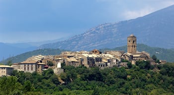 Huesca mostrando paesaggi rilassanti, vista del paesaggio e montagna