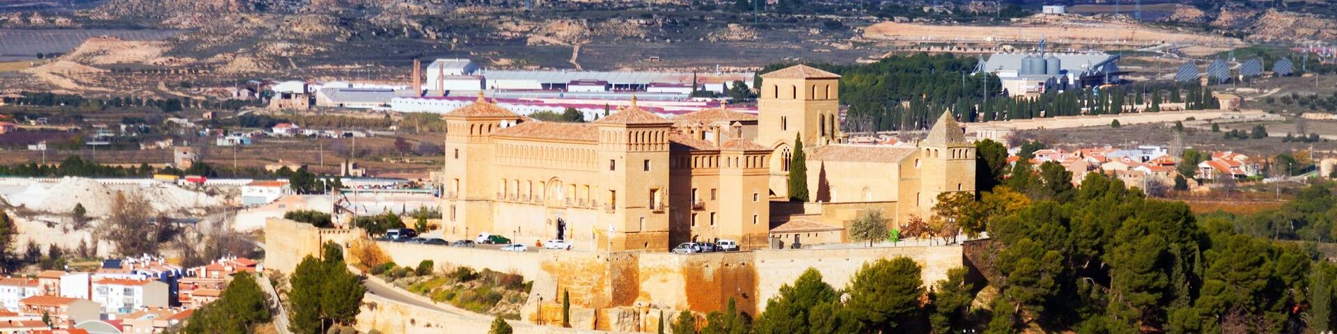 Alcaniz showing tranquil scenes, a city and landscape views