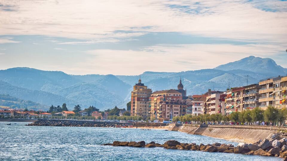 Hondarribia ofreciendo vista general a la costa