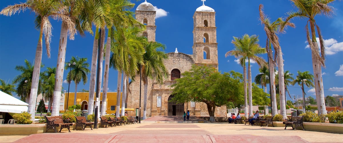 Hecelchakan qui includes patrimoine historique, église ou cathédrale et parc