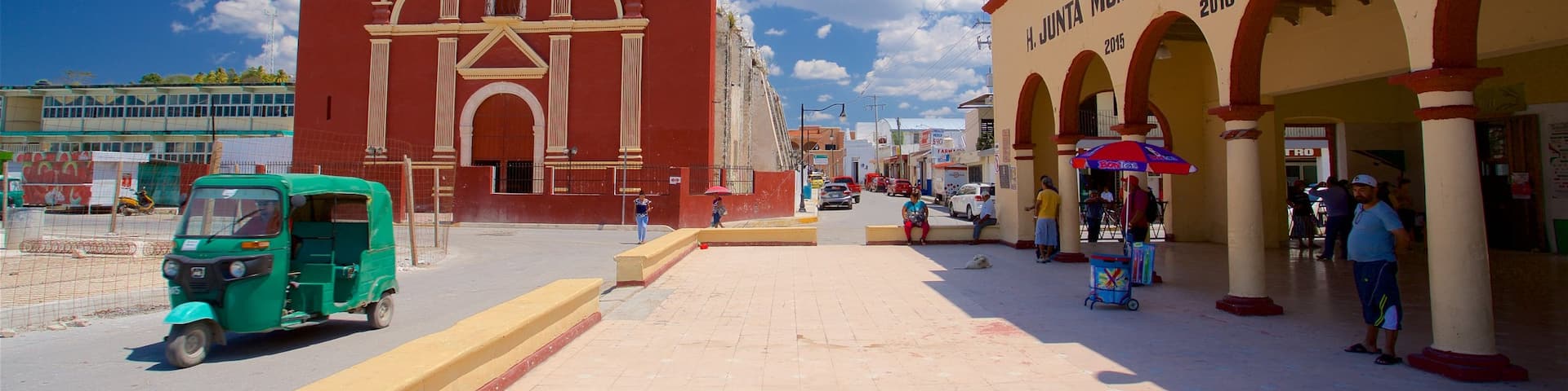 Seybaplaya showing a church or cathedral