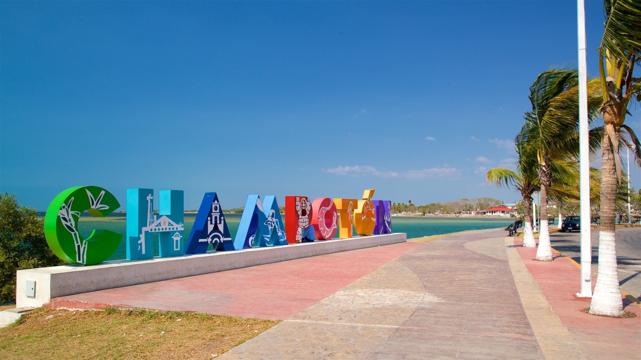 Champoton showing general coastal views, tropical scenes and signage