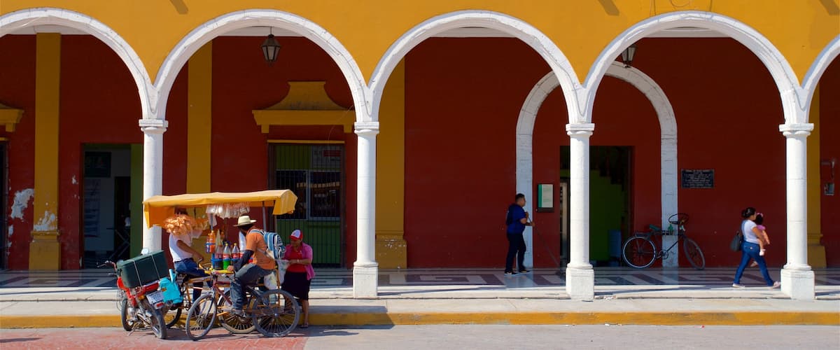 Champotón que incluye elementos del patrimonio y también un pequeño grupo de personas