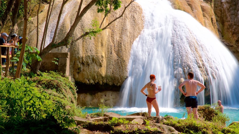 Cascadas de Agua Azul フィーチャー 段滝 及び カップル