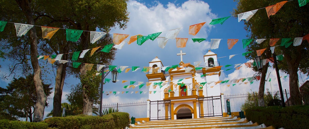 Iglesia de Guadalupe que incluye una iglesia o catedral y elementos del patrimonio