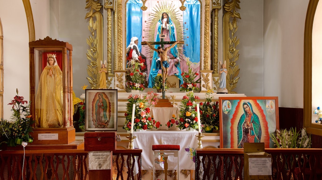 Iglesia de Guadalupe que incluye vistas de interior, arte y elementos religiosos