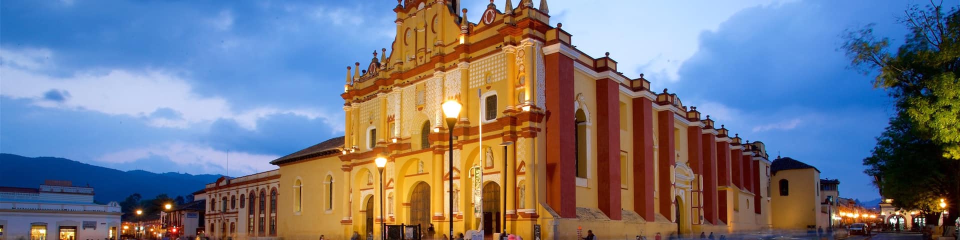 San Cristobal de las Casas Cathedral showing night scenes and heritage architecture