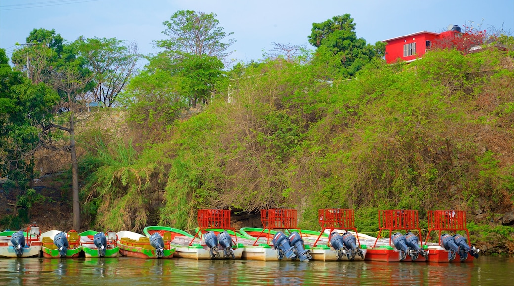 Canon del Sumidero National Park showing a bay or harbor