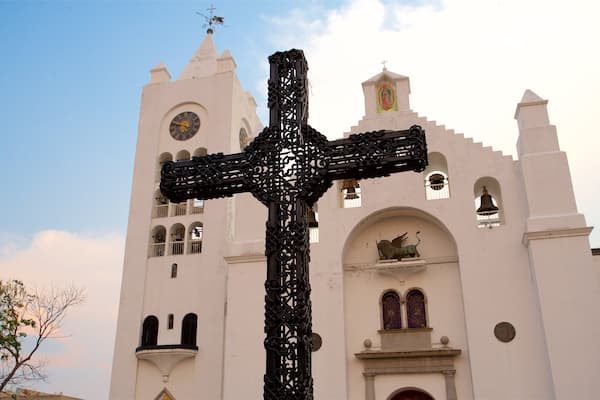 San Marcos katedral som inkluderar religiösa aspekter, en kyrka eller katedral och historiska element