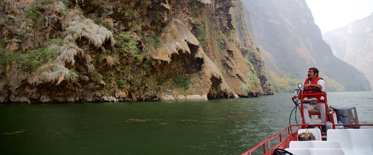 Parque Nacional Cañón del Sumidero que incluye paseos en lancha, un barranco o cañón y un río o arroyo