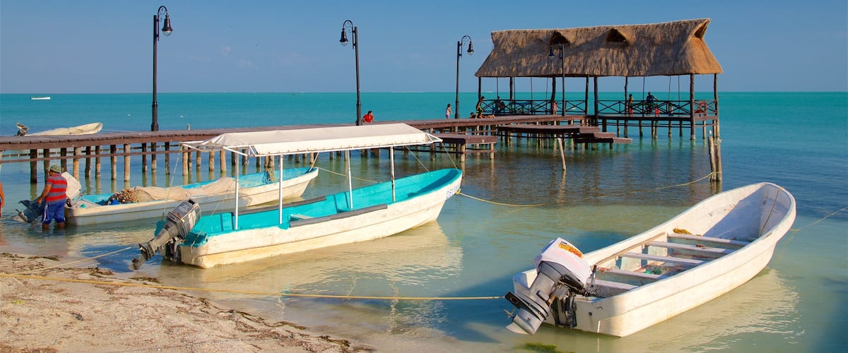 Isla Aguada que incluye una bahía o puerto y vistas generales de la costa