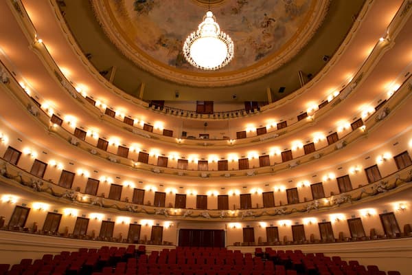 Teatro Peon Contreras featuring theatre scenes and interior views