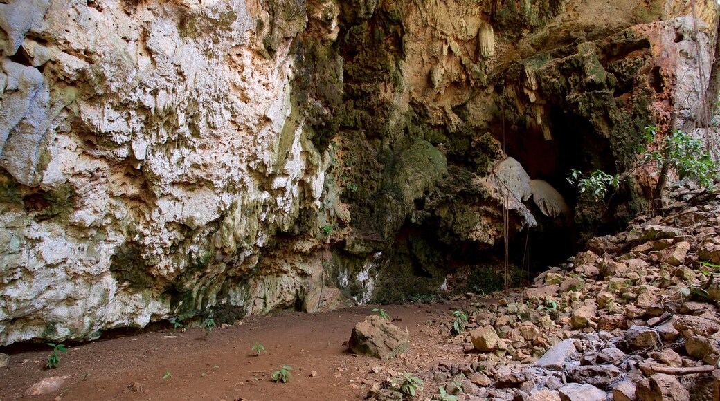 Calcehtok Caves featuring caves