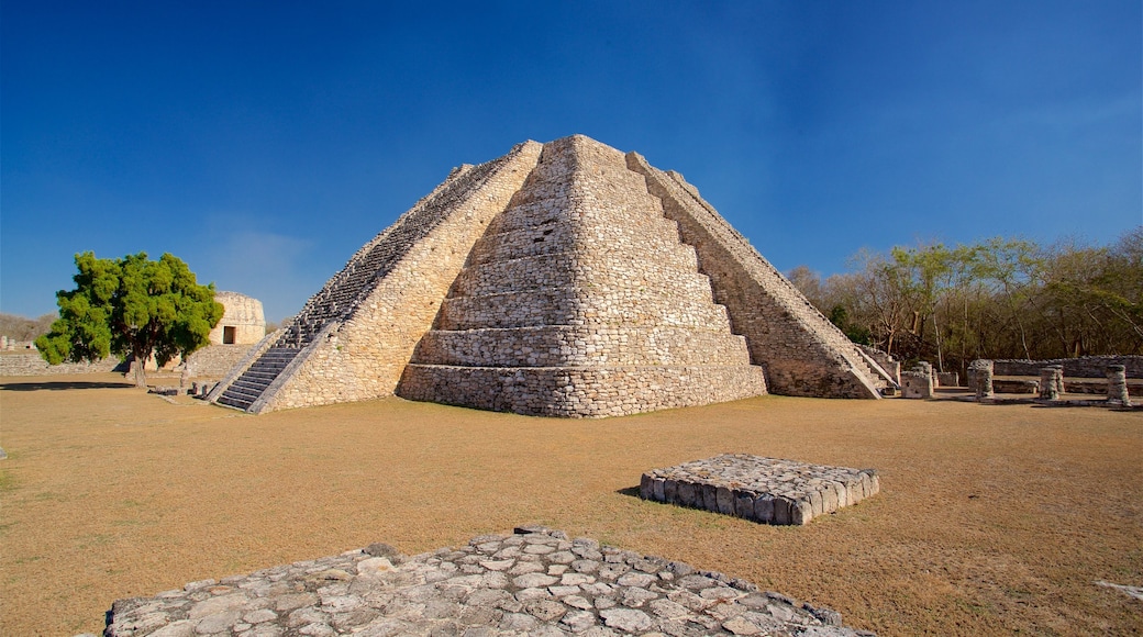 Ruinas mayas de Mayapán ofreciendo patrimonio de arquitectura